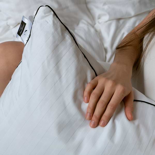 Фото - Подушка стандартная MirSon Extra Premium Royal 105 40x60 см (2200000017291)