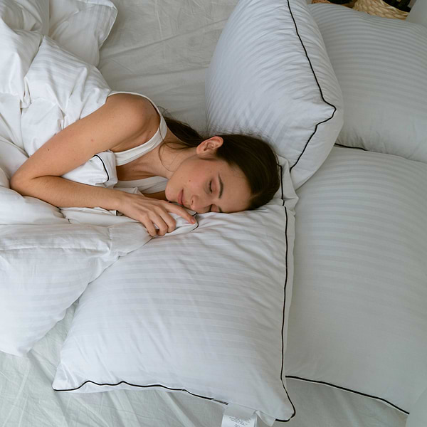 Фото - Подушка стандартная MirSon Extra Premium Royal 105 40x60 см (2200000017291)