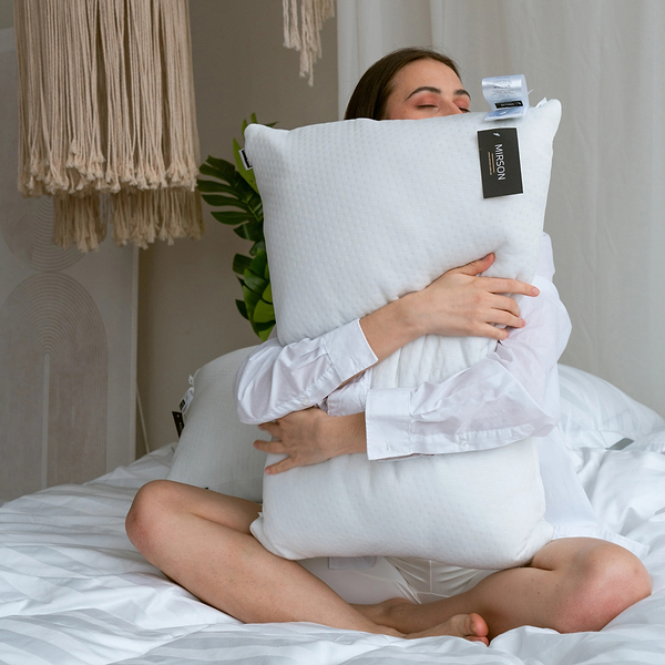 Фото - Подушка стандартная MirSon №804 Julia EcoSilk Hand made 50х70 см (2200003037210)