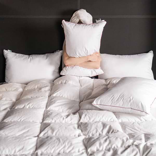 Фото - Подушка стандартна MirSon Hand Made De Luxe 902 70x70 (2200000555793)