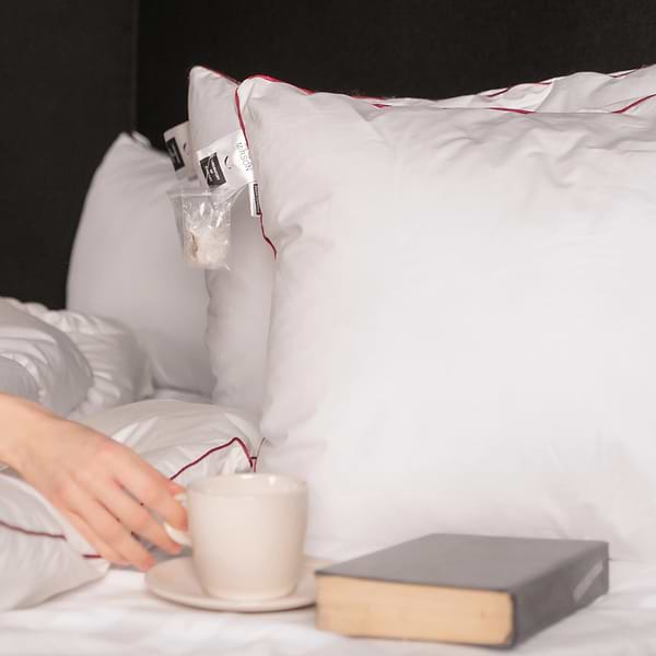 Фото - Подушка стандартна MirSon Hand Made De Luxe 902 70x70 (2200000555793)