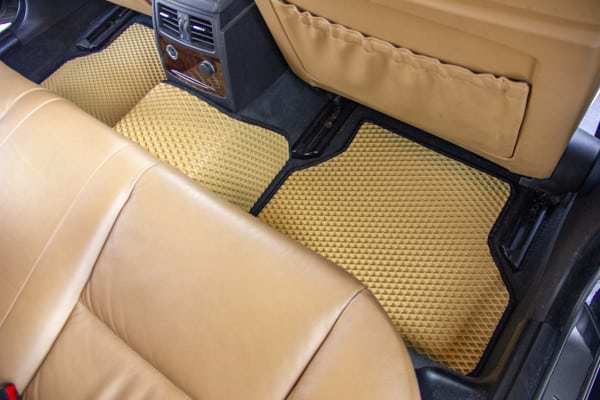 Фото - EVA коврики в салон авто EVAtech для 5 Series (E61) BMW 2003-2010 6 поколение Combi EUBM12472C5BM4SGB