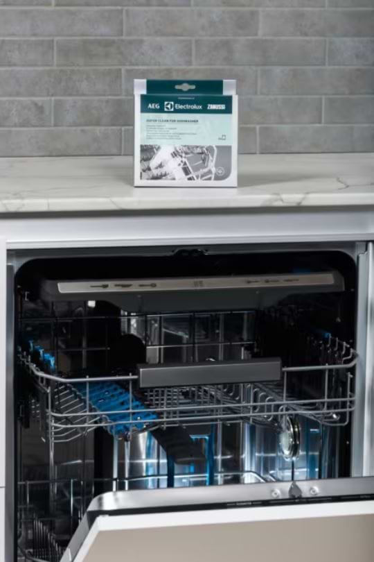 Фото - Засіб для чищення посудомийних машин Electrolux M2DCP050, 2 саше x 100 гр