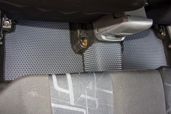 Фото - EVA коврики в салон авто EVAtech для Focus (C307) MT Ford 2005-2010 2 поколение Sedan EU FD32210CV5RGB