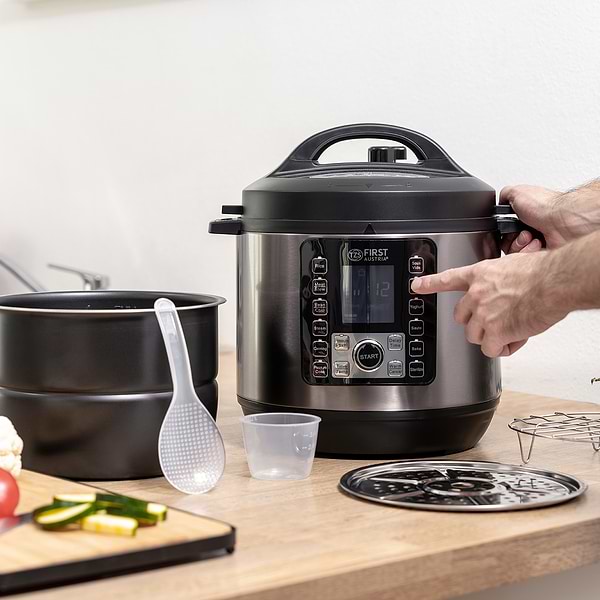 Фото - Мультиварка-скороварка First FA-5130-2-SI