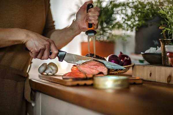 Фото - Нож для мяса Fiskars FF (1057539)