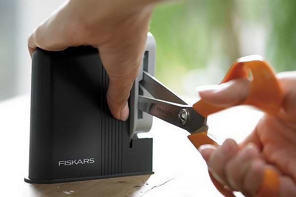 Фото - Точилка кухонних ножів Fiskars Functional Form (1000812)