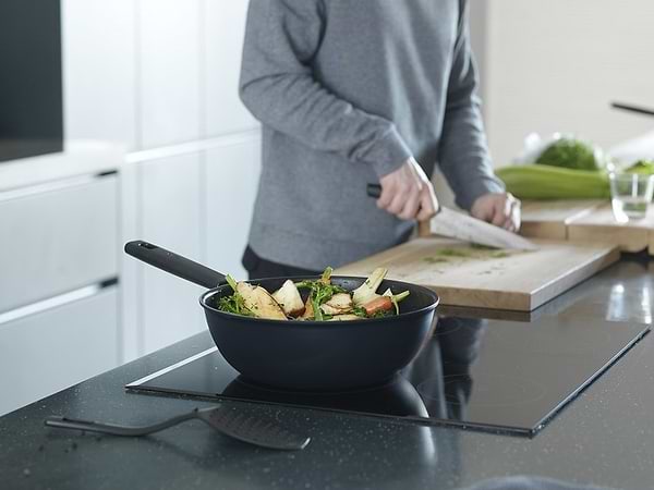 Фото - Сковорода ВОК Fiskars Hard Face 28 см (1020892/1052233)