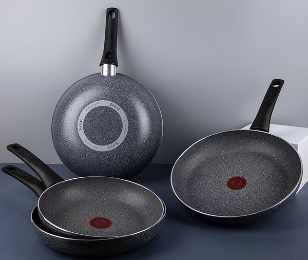 Фото - Сковорода універсальна Tefal D4560632 Hard Stone 28 см