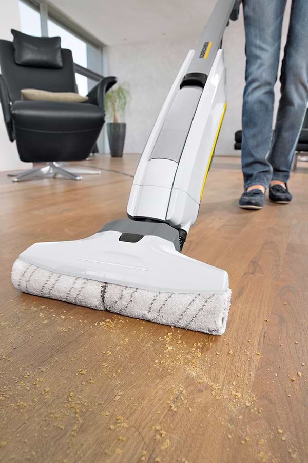 Фото - Пылесос ручной для влажной уборки дома Karcher FC 5 Premium (1.055-560.0)