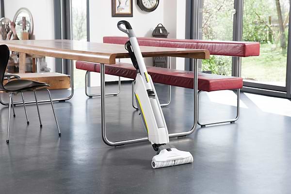 Фото - Пылесос ручной для влажной уборки дома Karcher FC 5 Premium (1.055-560.0)