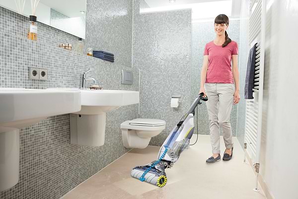 Фото - Пылесос ручной для влажной уборки дома Karcher FC 5 Premium (1.055-560.0)