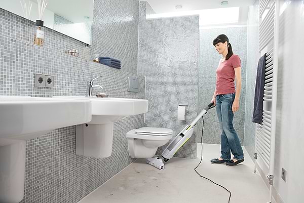 Фото - Пылесос ручной для влажной уборки дома Karcher FC 5 Premium (1.055-560.0)