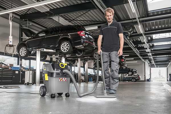 Фото - Пылесос для сухой уборки без мешка Karcher NT 30/1 Ap L. (1.148-221.0)
