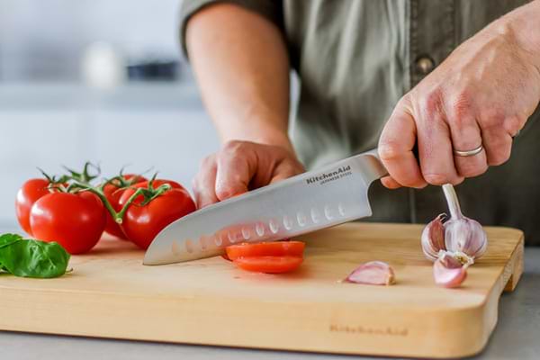 Фото - Ніж сантоку KitchenAid Coreline 18 см (KOG7IKSSOHOBA)