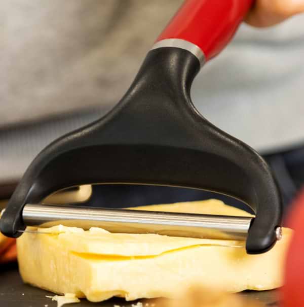 Фото - Ніж для сиру KitchenAid Coreline 20,3 см (KAG133OHERE)