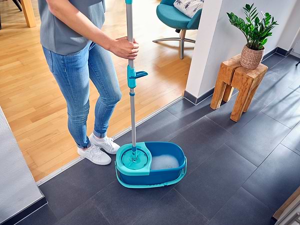 Фото - Набір для прибирання Leifheit Clean Twist Disc Mop Ergo (52101)