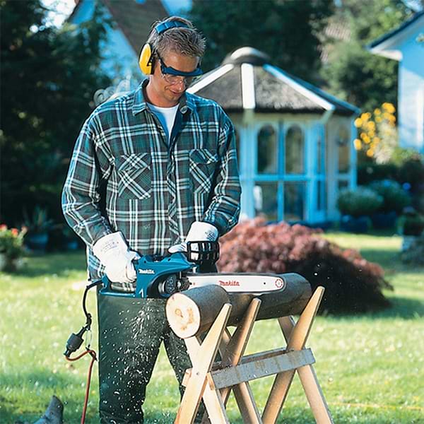 Фото - Ланцюгова пила Makita UC4041A