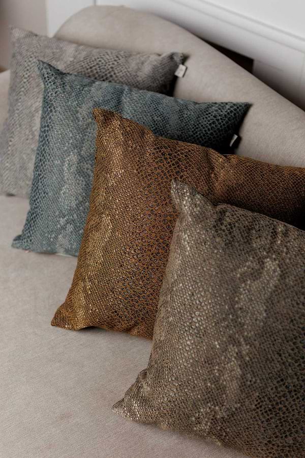 Фото - Подушка декоративна Прованс PYTHON коричнева 45х45 см (043158)