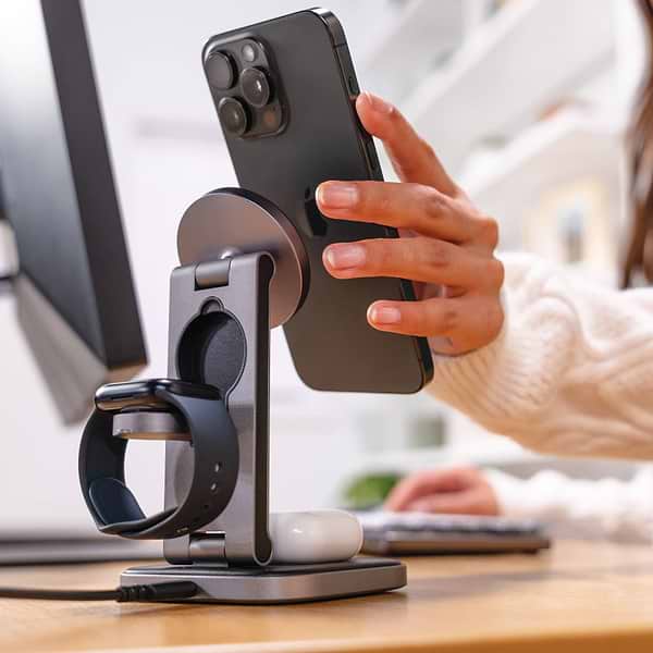 Фото - Бездротовий зарядний пристрій Satechi 3-in-1 Foldable Qi2 Wireless Charging Stand Space Gray (ST-Q31FM-EA)