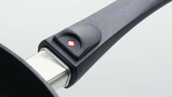 Фото - Сковорода универсальная со съемной ручкой Swiss Diamond Induction 32 см (XD6432iD)