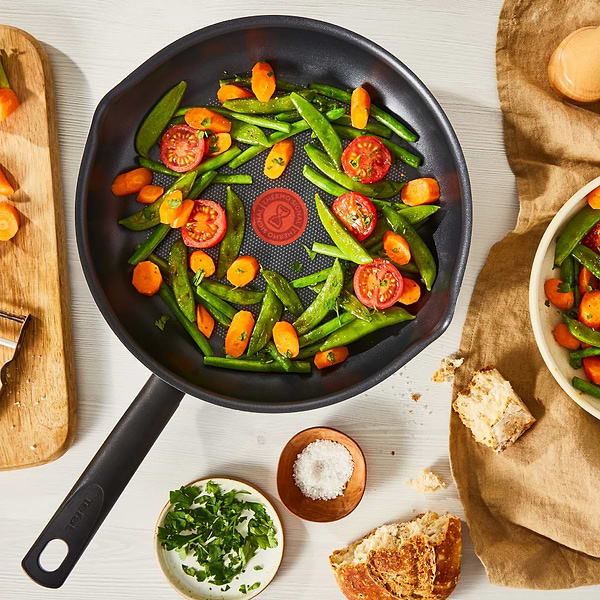 Фото - Сковорода універсальна Tefal B5580223_SET Day by Day 20 см