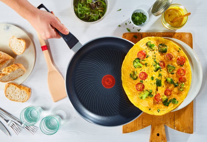 Фото - Сковорода універсальна Tefal C2720553 Start&Cook 26 см