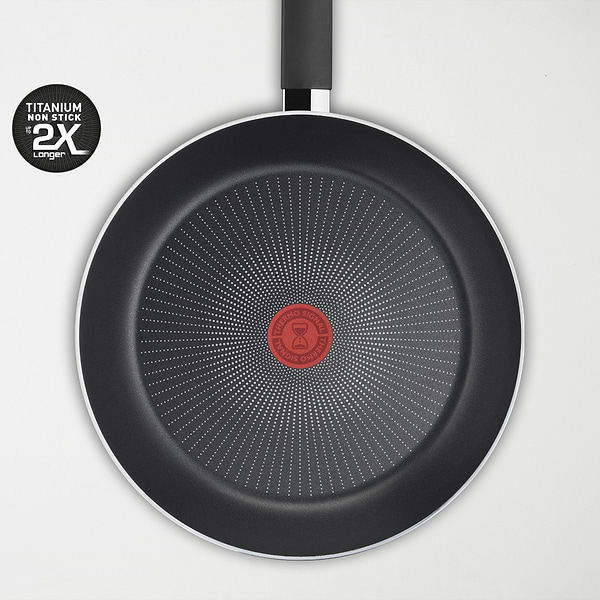 Фото - Сковорода універсальна Tefal C3940432 Resist Essential 24 см