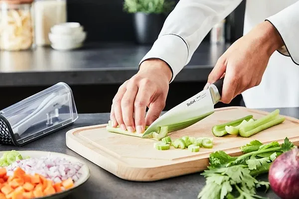 Фото - Нож кухонный Tefal Eversharp 16.5 см с чехлом-точилкой (K2569004)