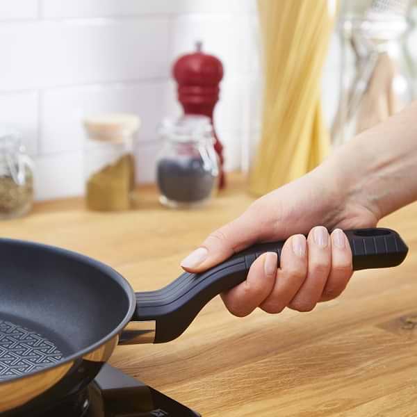 Фото - Сковорода універсальна Tefal G7260544  COMFORT MAX  26 см