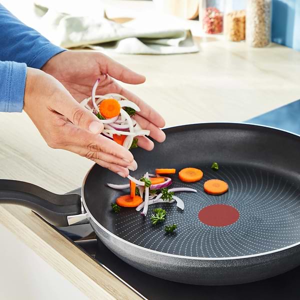 Фото - Сковорода універсальна Tefal H0560442 So'Light 24 см