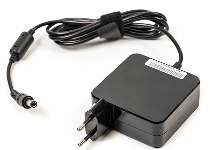 Зарядний пристрій для ноутбука PowerPlant Toshiba 220V 19V 60W 3.16A (WM-TO60F6330) - Фото 1