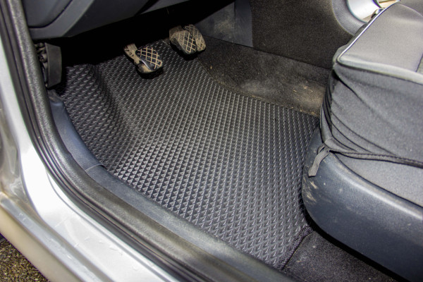 Фото - Коврики из экокожи в салон авто передние EVAtech для Octavia A4 Tour Skoda 1996-2010 1 поколение Liftback EU (SK11746AD2AV2BBB)