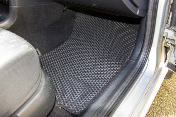 Фото - Коврики из экокожи в салон авто передние EVAtech для Octavia A4 Tour Skoda 1996-2010 1 поколение Liftback EU (SK11559A2AV5BBB)