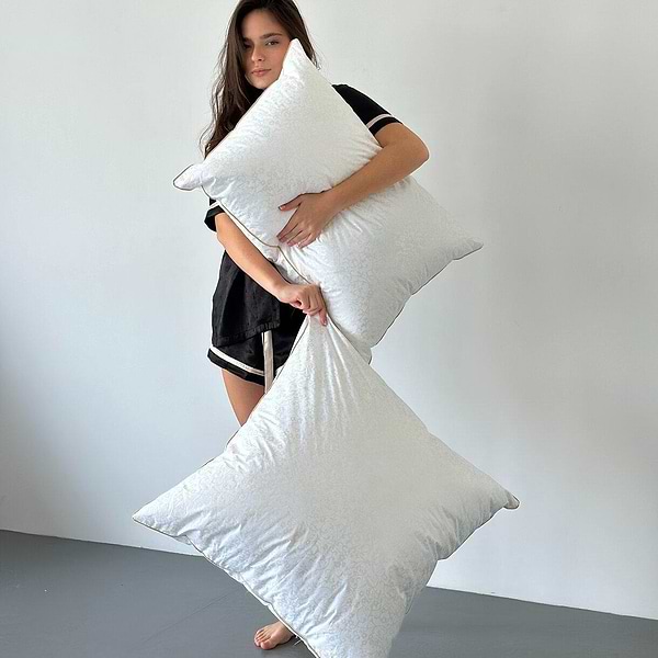 Фото - Подушка стандартна Lelit Лебяжка-золотим Кантом Bright crystal Перкаль Біла 70/70(1197375)