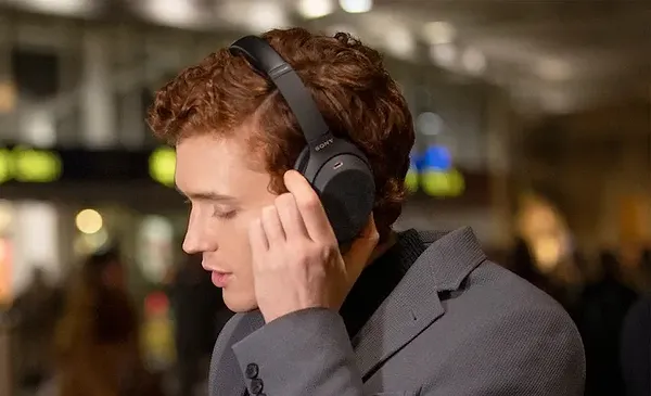 Фото - Навушники повнорозмірні бездротові Sony WH-1000XM4 Black (WH1000XM4B.E)