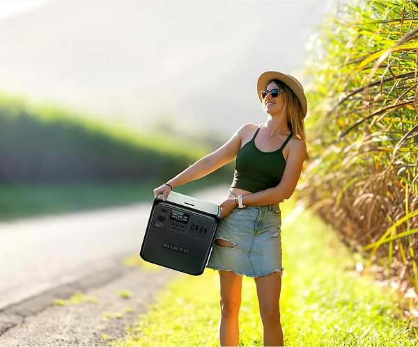 Фото - Зарядная станция универсальная Bluetti AC180T 1800W Solar Portable Power Station