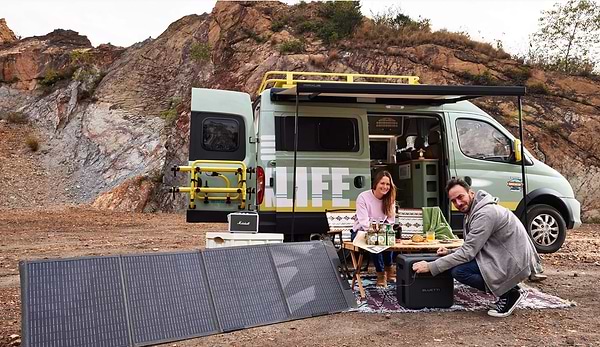 Фото - Зарядная станция универсальная Bluetti AC180T 1800W Solar Portable Power Station