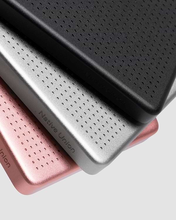 Фото - Батарея мобильная Native Union Active Magnetic 5 000mAh Black (ACTPB-5KMS-BLK)