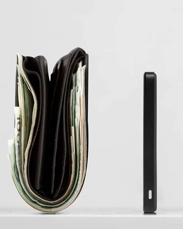 Фото - Батарея мобильная Native Union Active Magnetic 5 000mAh Black (ACTPB-5KMS-BLK)