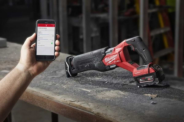 Фото - Пила сабельная Milwaukee M18 ONEFSZ-0X (4933478296)