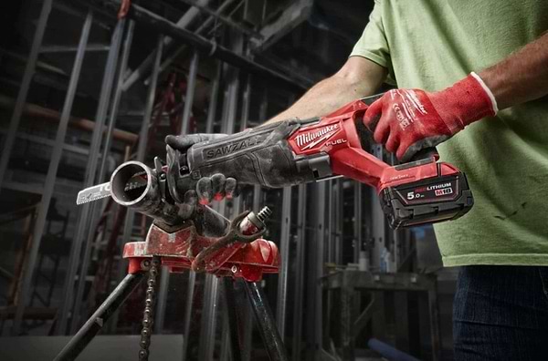 Фото - Пила сабельная Milwaukee M18 ONEFSZ-0X (4933478296)