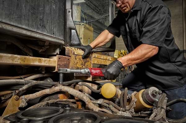 Фото - Гайковерт аккумуляторный Milwaukee 3/8" M12 FIR38LR-0, 75Нм (4933471500)