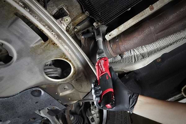 Фото - Гайковерт аккумуляторный Milwaukee 3/8" M12 FIR38LR-0, 75Нм (4933471500)