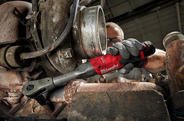 Фото - Гайковерт аккумуляторный Milwaukee 3/8" M12 FIR38LR-0, 75Нм (4933471500)