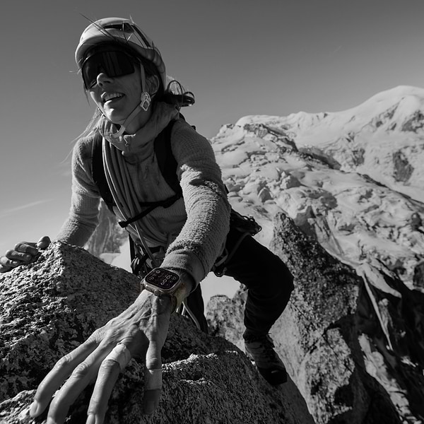 Фото - Смарт-годинник Apple Watch Ultra 2 GPS 49mm Titanium Case with Orange Ocean Band