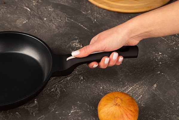 Фото - Сковорода універсальна Ardesto Black Mars Sarin 20 см (AR0720BC)