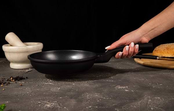 Фото - Сковорода універсальна Ardesto Black Mars Sarin 20 см (AR0720BC)