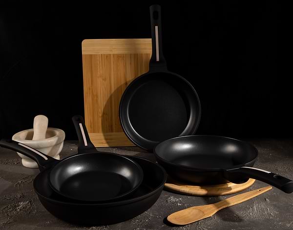 Фото - Сковорода універсальна Ardesto Black Mars Sarin 20 см (AR0720BC)