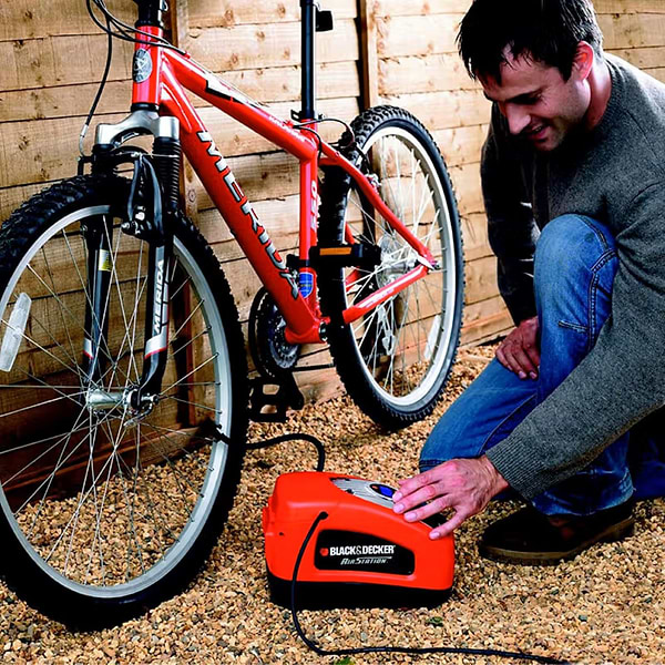 Фото - Автокомпресор Black&Decker ASI300